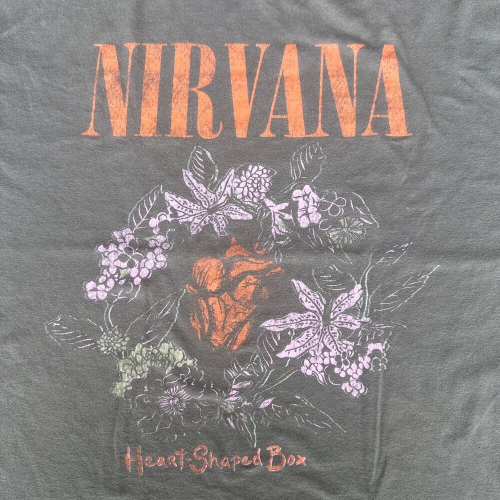Nirvana Heart Shape Box Band Graphic Rock Distressed Gray Tee T-Shirt Large